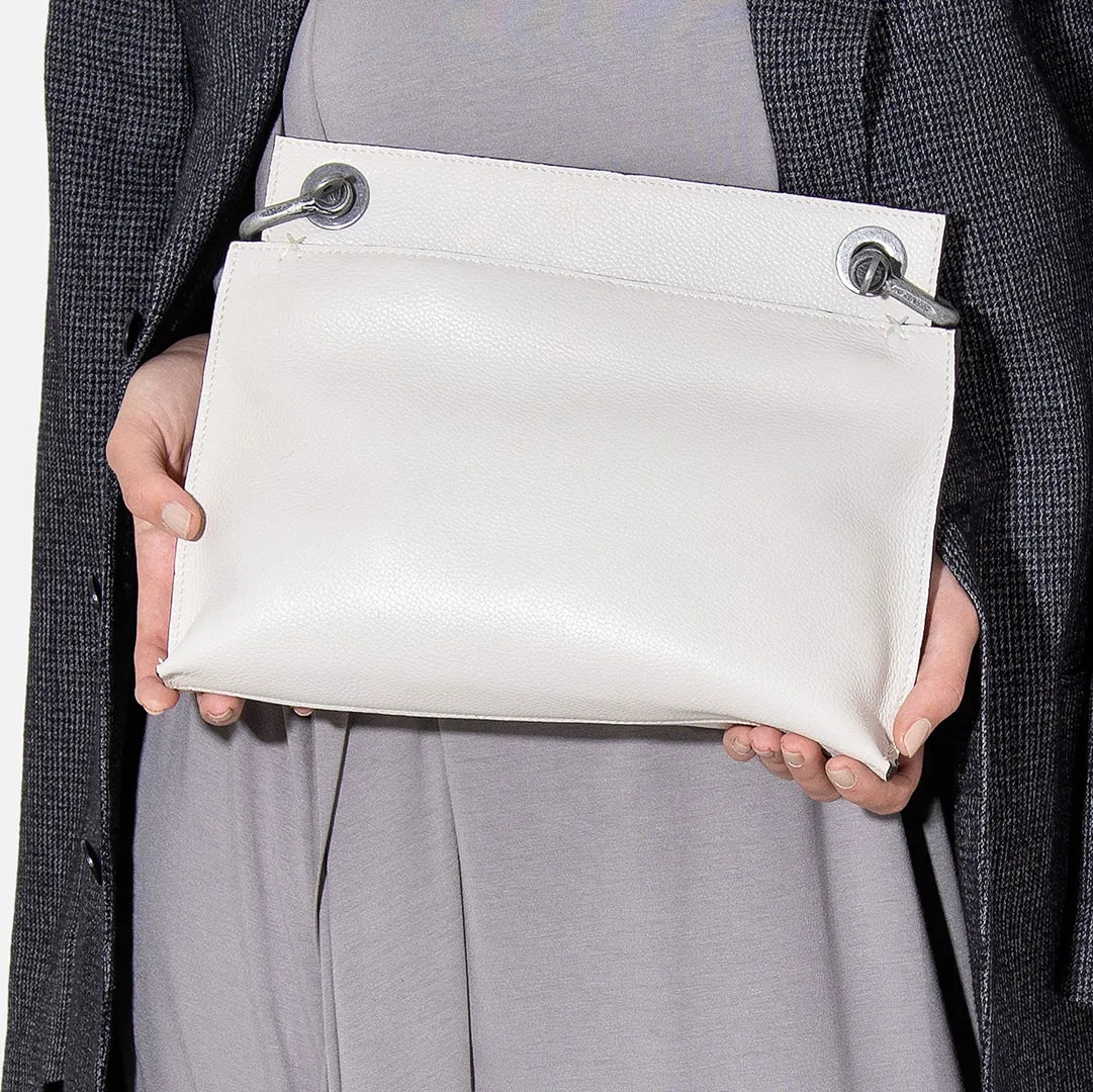 03-Clutch-Documenta-offwhite