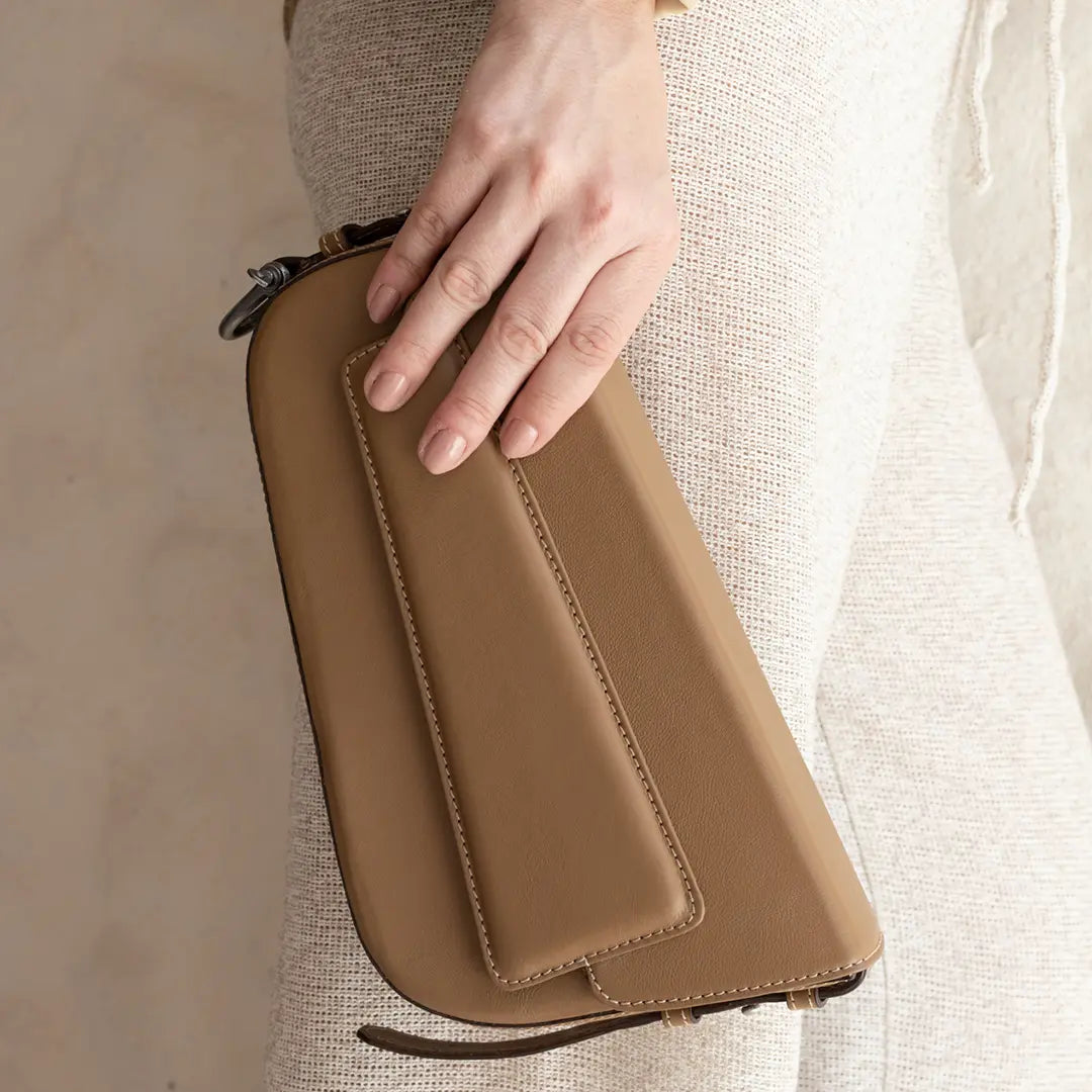 Bolsa Baguete Clark Capuccino