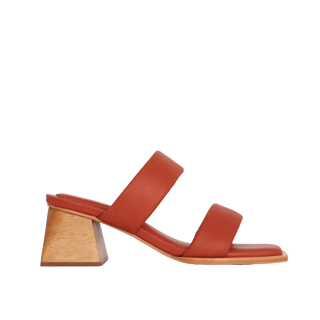 Sandália Debbie & Bolsa Bucket Matelassê Canela