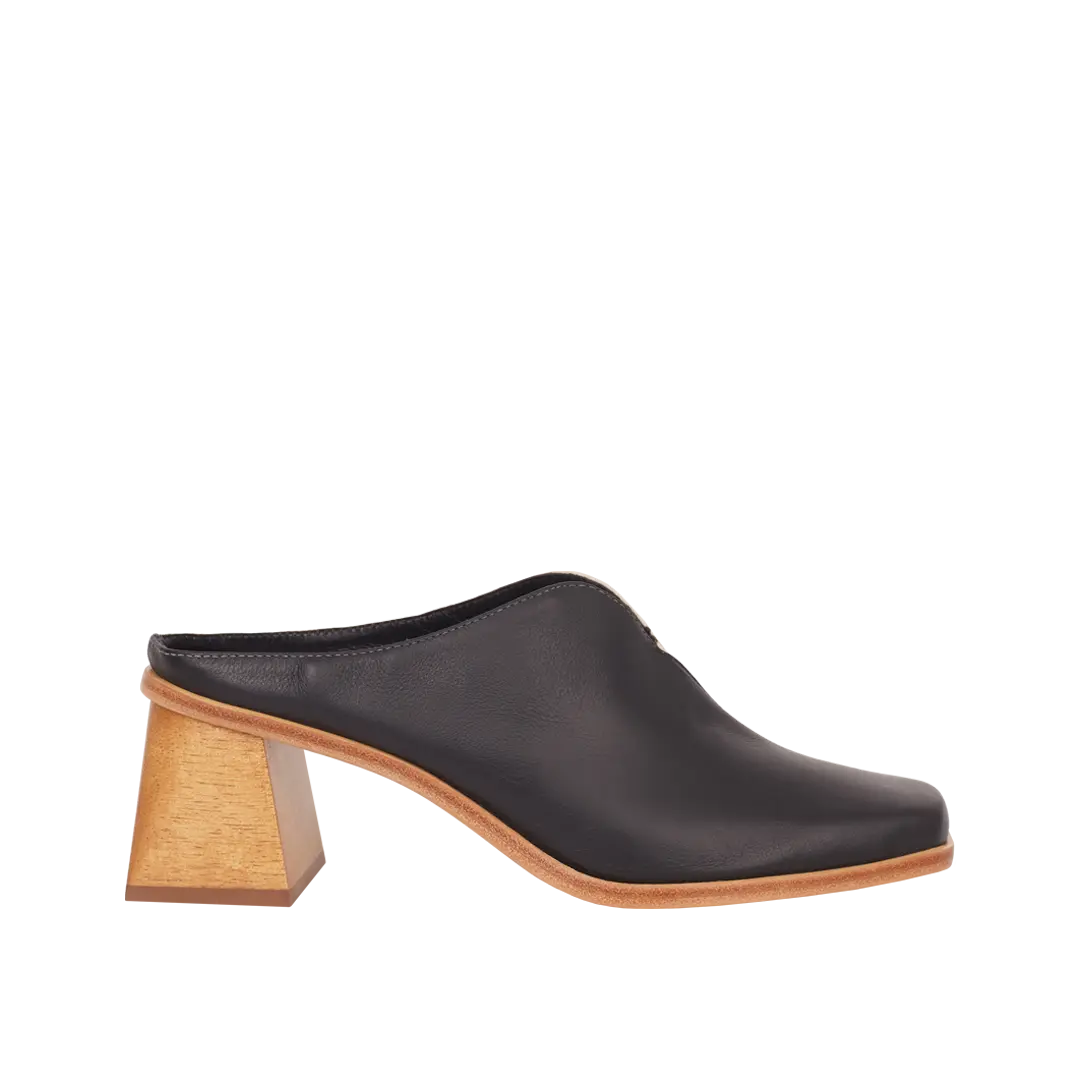 Mule MIra Black White