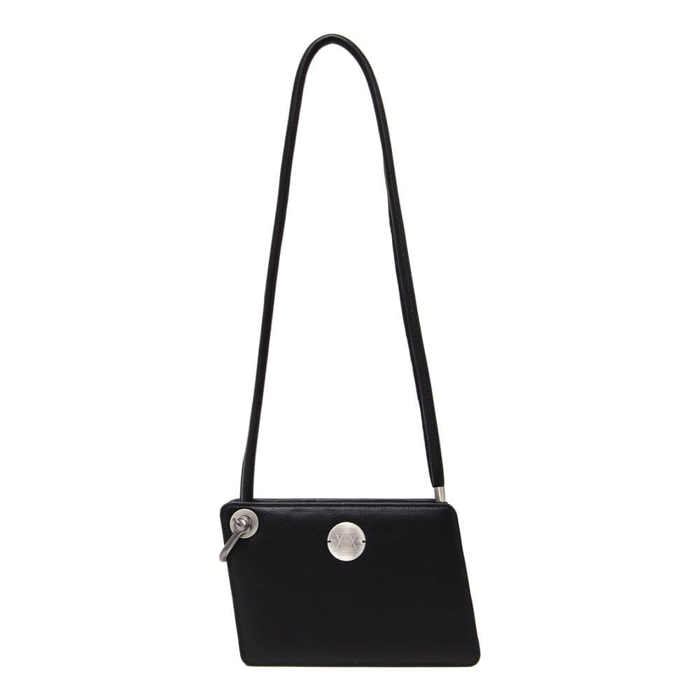 bolsa-handbag-assimetrica-preta-alca-transversal-1.jpg